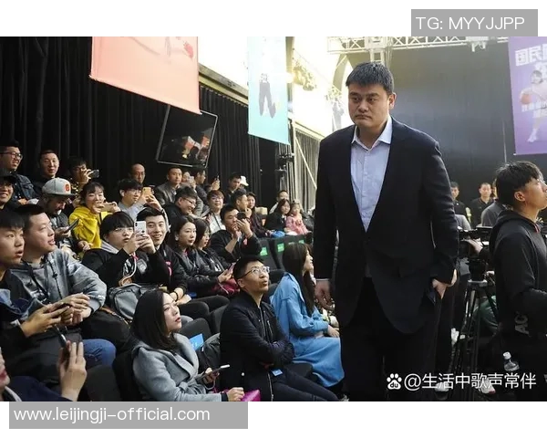 姚明身穿古装展现中华文化魅力的精彩瞬间与历史韵味