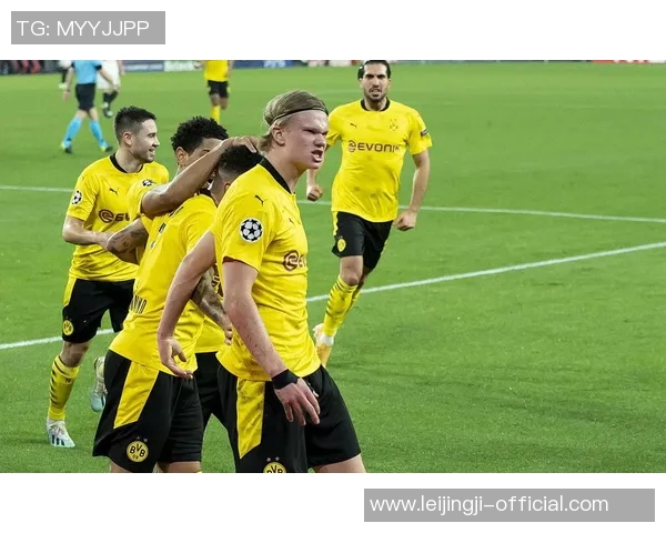 德甲激战曼联大胜巴萨补时进球引发争议判罚全场沸腾