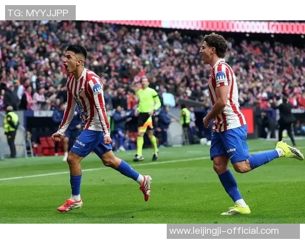 世界杯激战巴萨与阿森纳平局乌龙球引发全场热议与争议判罚