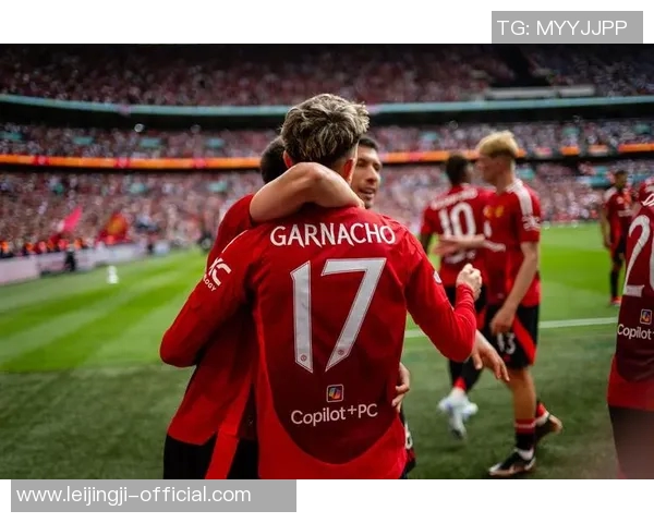 友谊赛精彩对决巴黎圣日耳曼与那不勒斯战成平局点球大战引发全场热烈反响