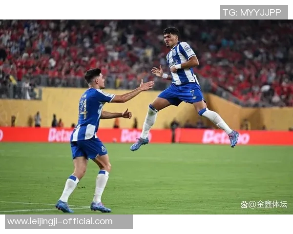 中超精彩对决波尔图与里昂战成平局乌龙球瞬间引发全场热烈反响